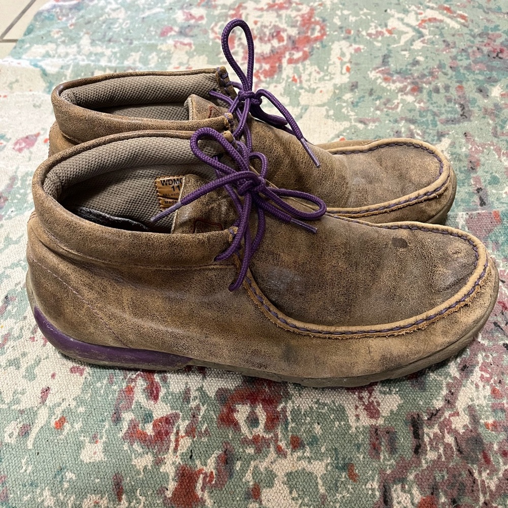 Twisted x driving mocs